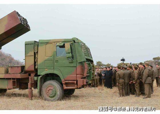 朝鲜发射新型多管火箭炮 金正恩亲临现场
